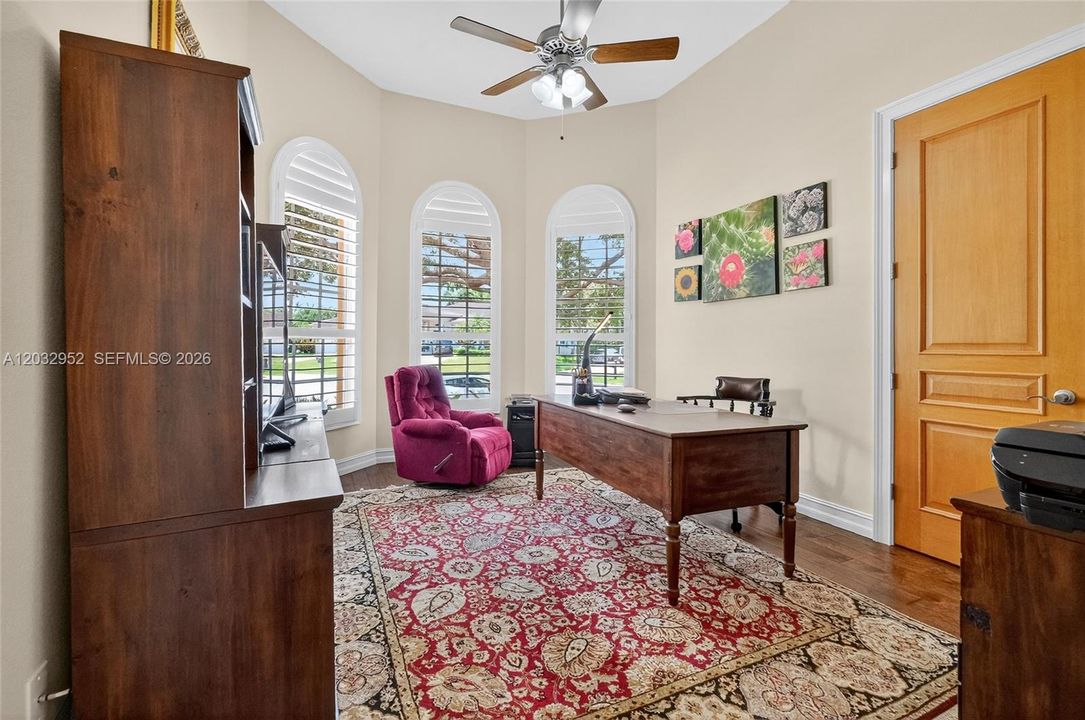 For Sale: $2,375,000 (6 beds, 5 baths, 3944 Square Feet)