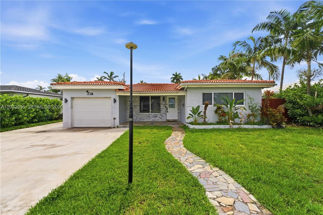 For Rent: $4,000 (4 beds, 2 baths, 1849 Square Feet)