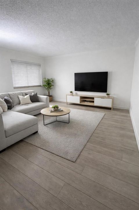 For Sale: $150,000 (1 beds, 1 baths, 640 Square Feet)