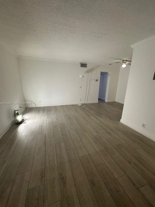 For Sale: $150,000 (1 beds, 1 baths, 640 Square Feet)