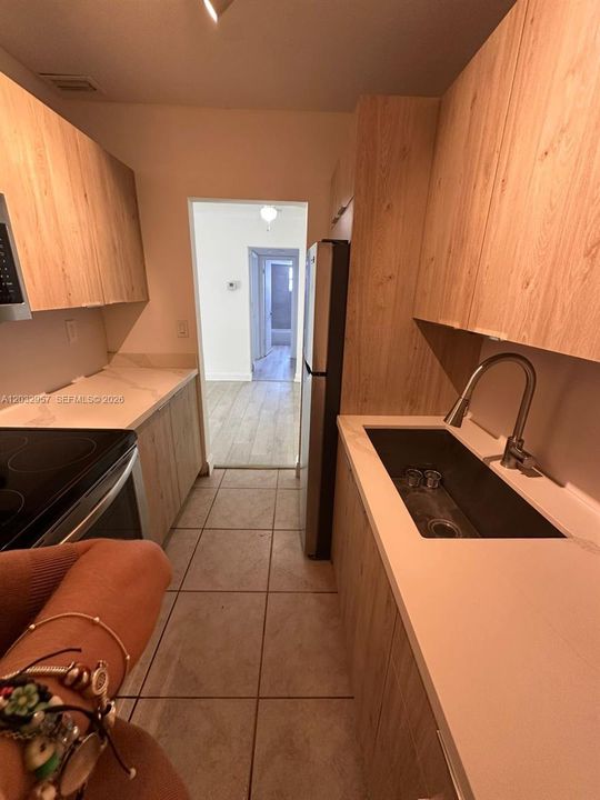 For Sale: $150,000 (1 beds, 1 baths, 640 Square Feet)
