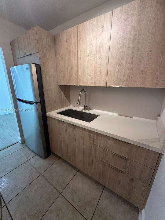For Sale: $150,000 (1 beds, 1 baths, 640 Square Feet)