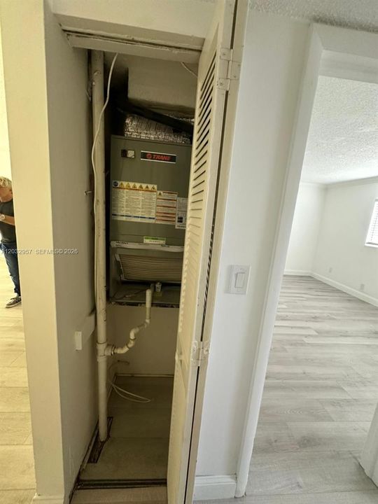For Sale: $150,000 (1 beds, 1 baths, 640 Square Feet)