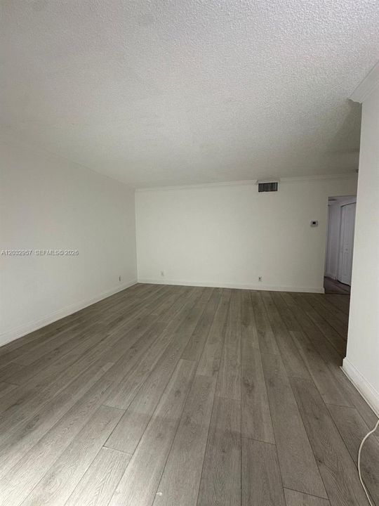 For Sale: $150,000 (1 beds, 1 baths, 640 Square Feet)
