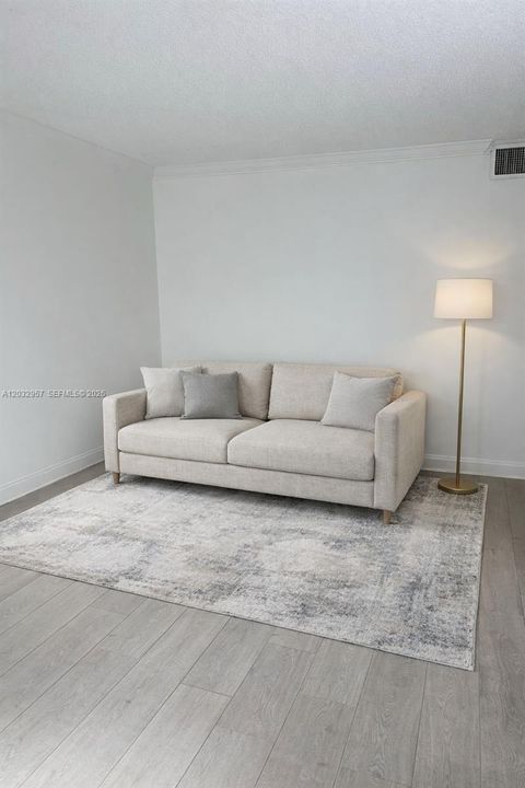 For Sale: $150,000 (1 beds, 1 baths, 640 Square Feet)