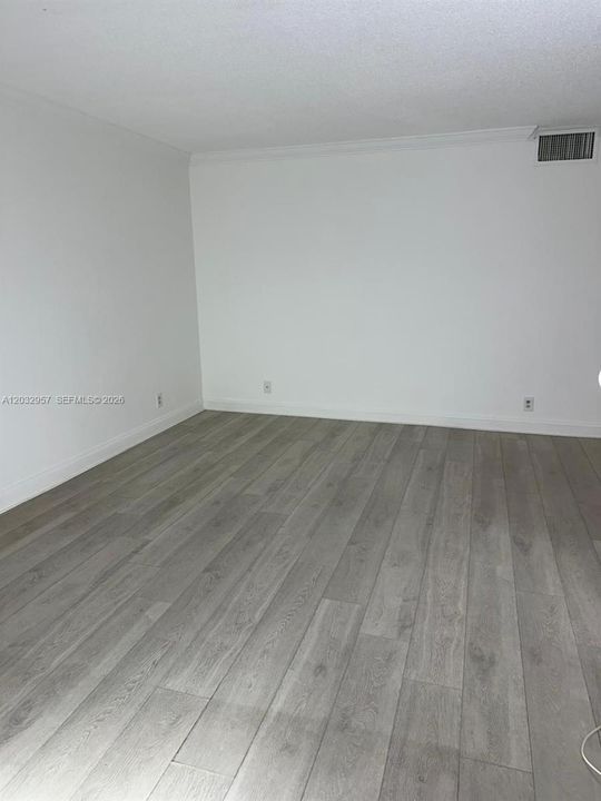 For Sale: $150,000 (1 beds, 1 baths, 640 Square Feet)
