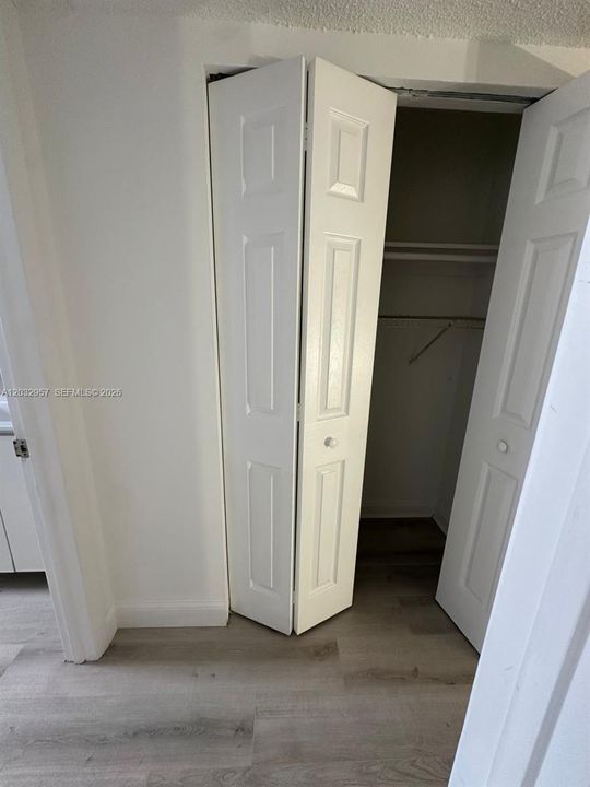 For Sale: $150,000 (1 beds, 1 baths, 640 Square Feet)