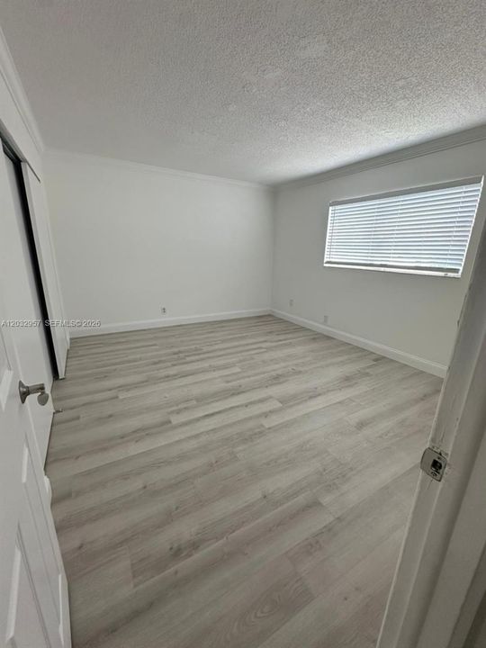 For Sale: $150,000 (1 beds, 1 baths, 640 Square Feet)