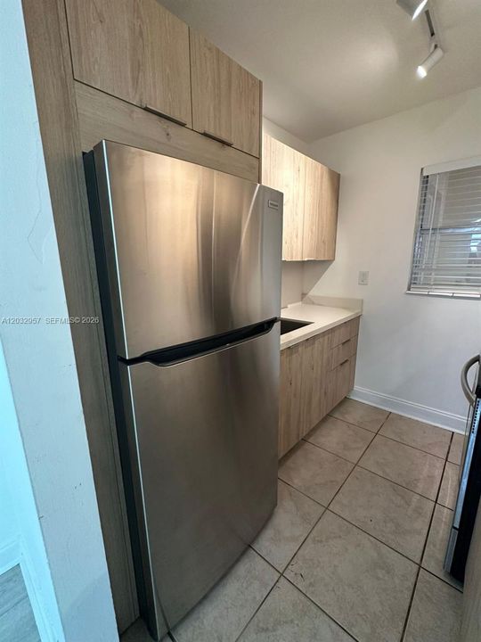 For Sale: $150,000 (1 beds, 1 baths, 640 Square Feet)