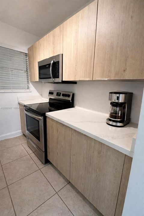 For Sale: $150,000 (1 beds, 1 baths, 640 Square Feet)