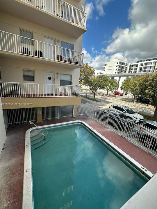 For Sale: $150,000 (1 beds, 1 baths, 640 Square Feet)