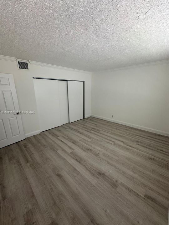 For Sale: $150,000 (1 beds, 1 baths, 640 Square Feet)