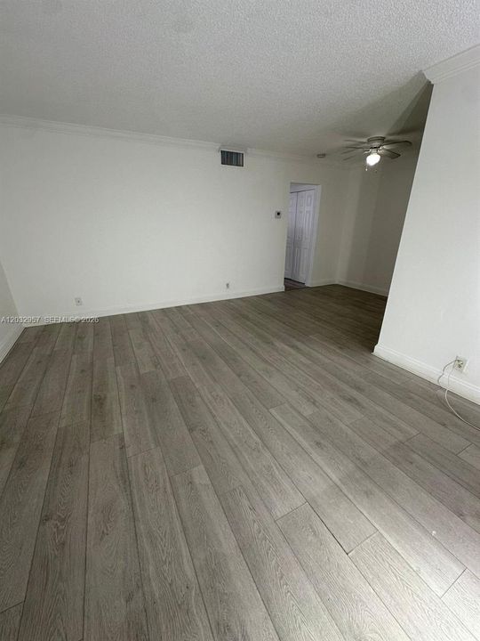 For Sale: $150,000 (1 beds, 1 baths, 640 Square Feet)