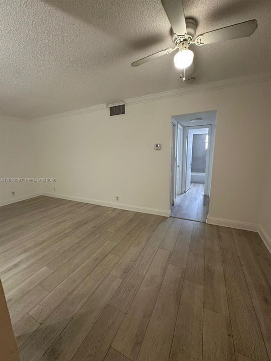 For Sale: $150,000 (1 beds, 1 baths, 640 Square Feet)