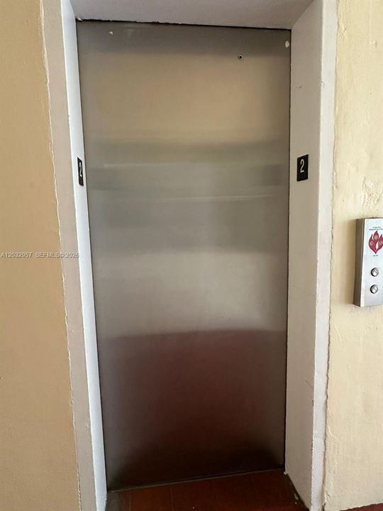 For Sale: $150,000 (1 beds, 1 baths, 640 Square Feet)