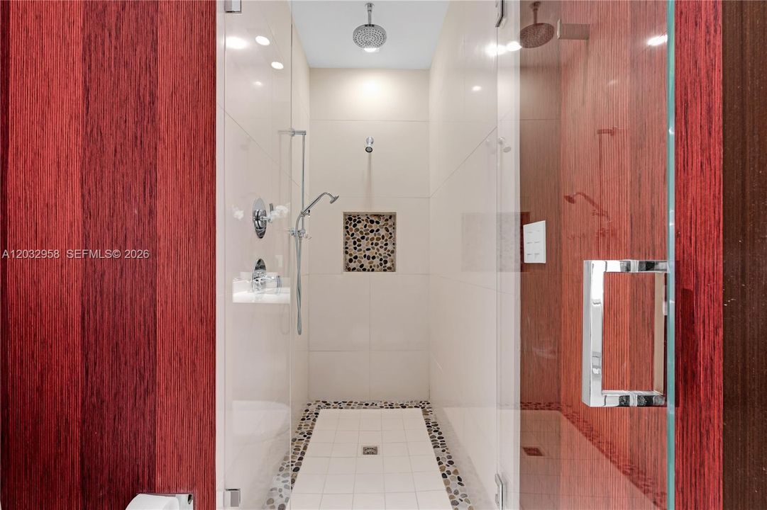 For Rent: $18,000 (5 beds, 5 baths, 3608 Square Feet)