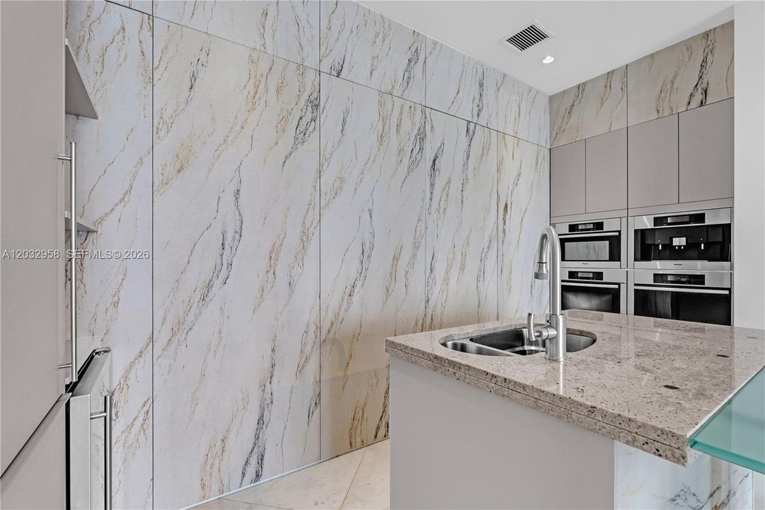 For Rent: $18,000 (5 beds, 5 baths, 3608 Square Feet)