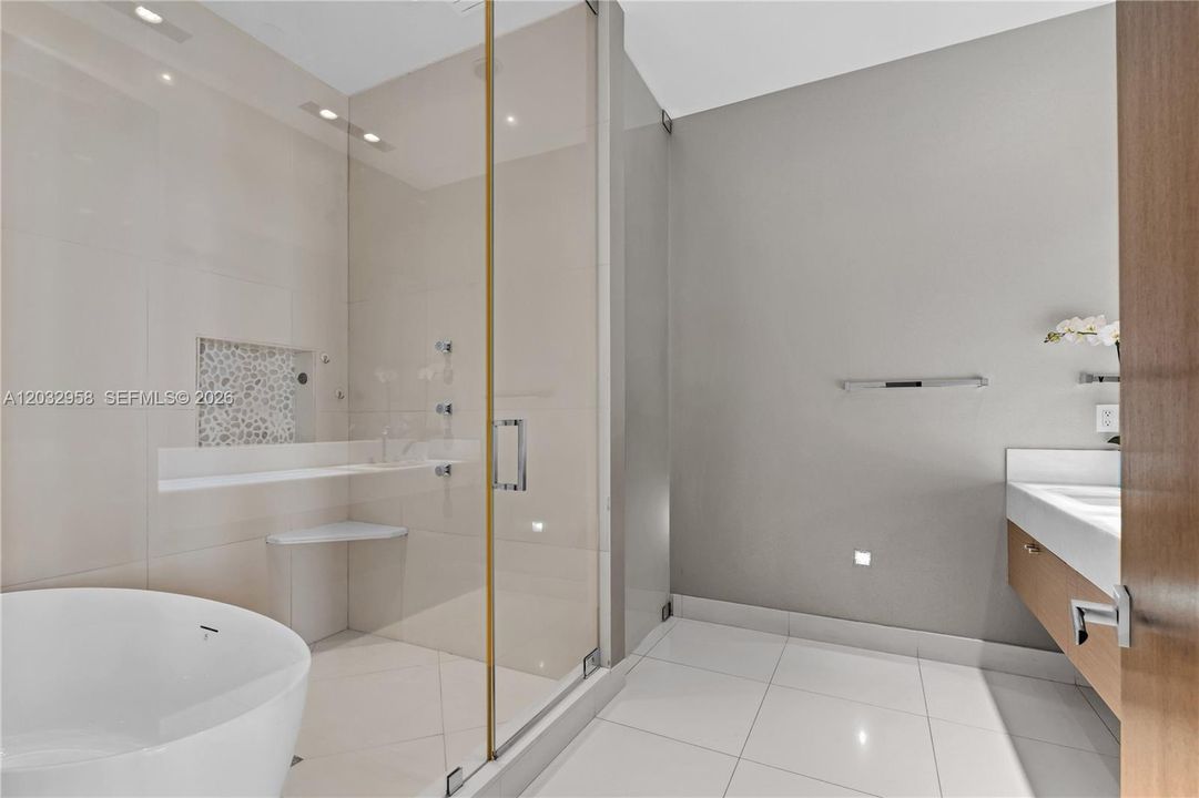 For Rent: $18,000 (5 beds, 5 baths, 3608 Square Feet)
