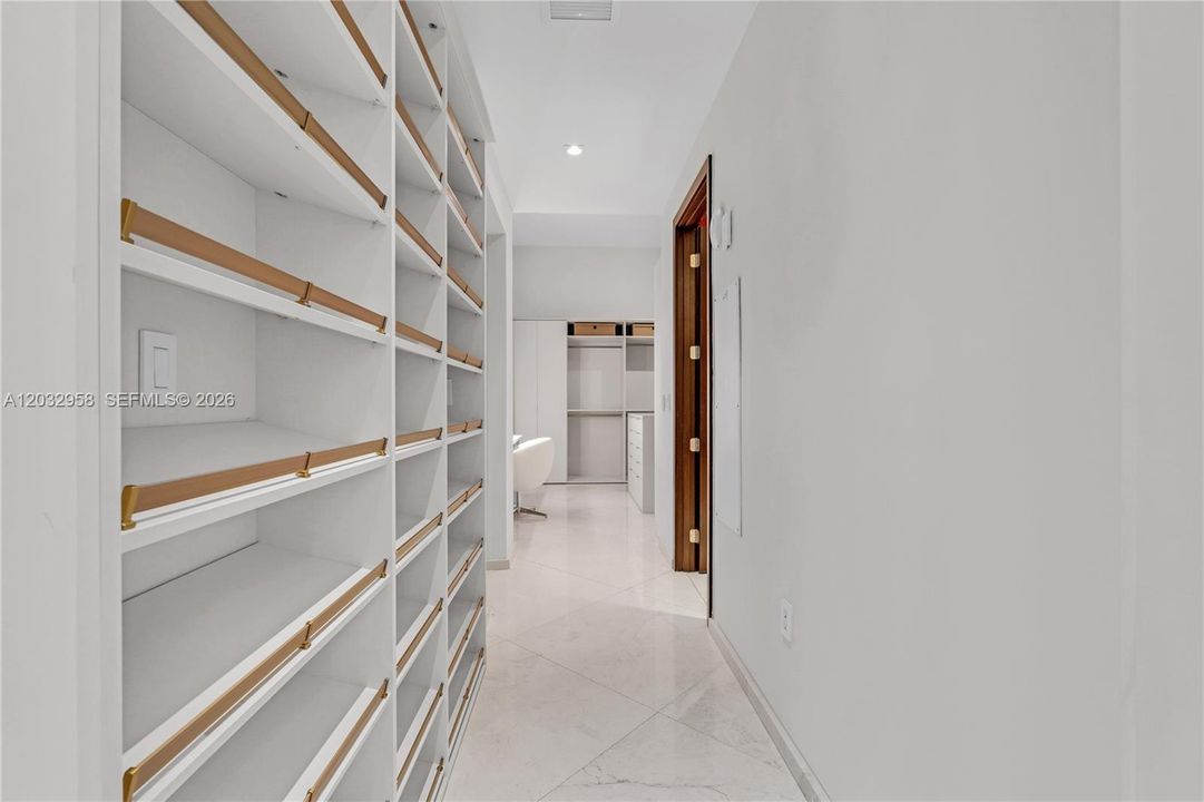 For Rent: $18,000 (5 beds, 5 baths, 3608 Square Feet)