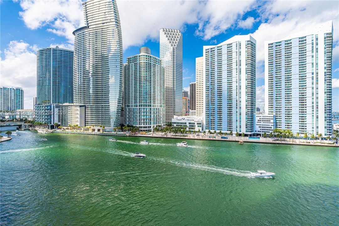 For Rent: $18,000 (5 beds, 5 baths, 3608 Square Feet)