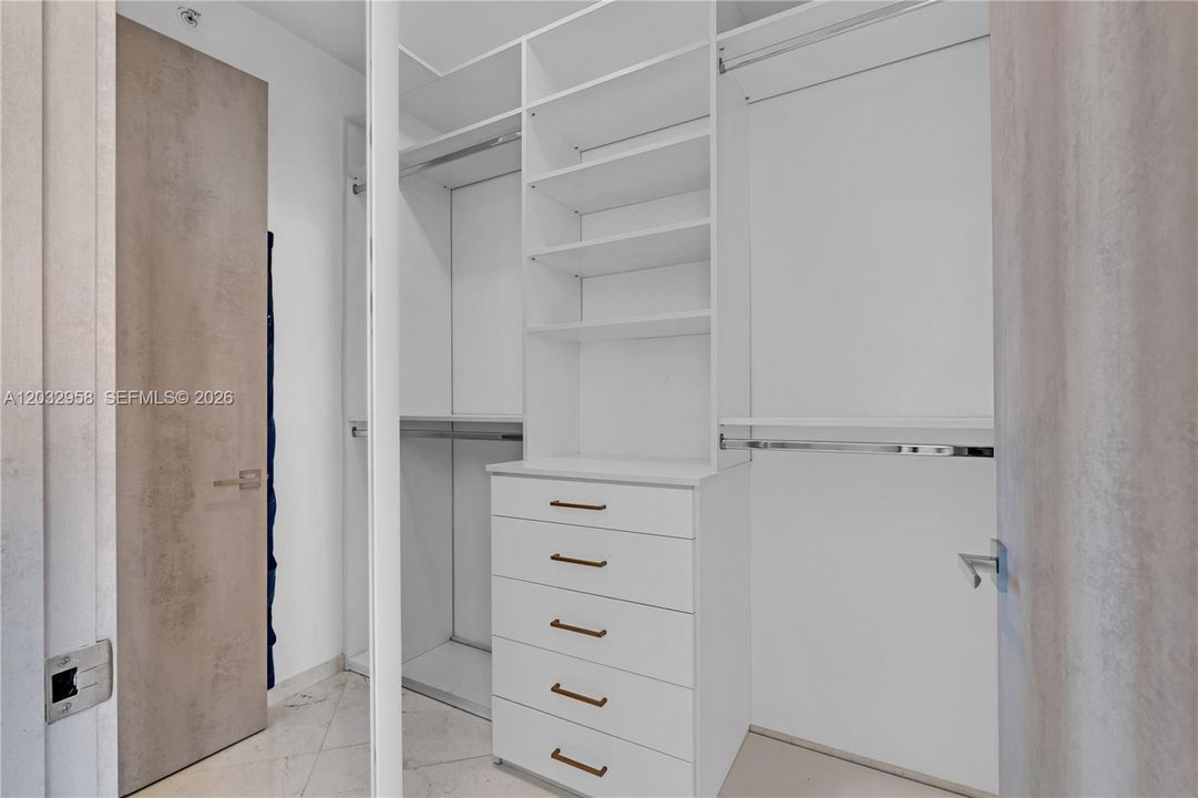 For Rent: $18,000 (5 beds, 5 baths, 3608 Square Feet)
