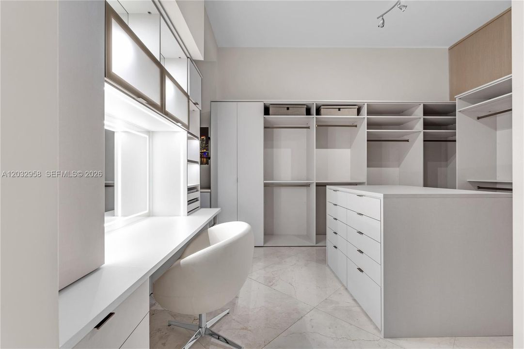 For Rent: $18,000 (5 beds, 5 baths, 3608 Square Feet)