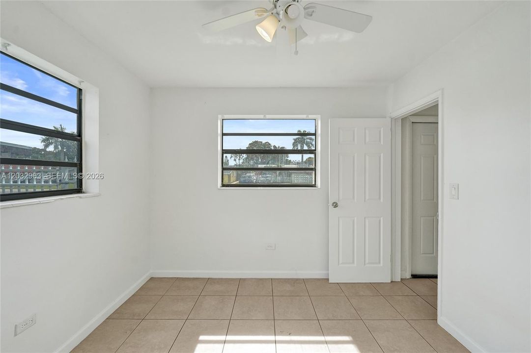 For Sale: $525,000 (3 beds, 1 baths, 1268 Square Feet)