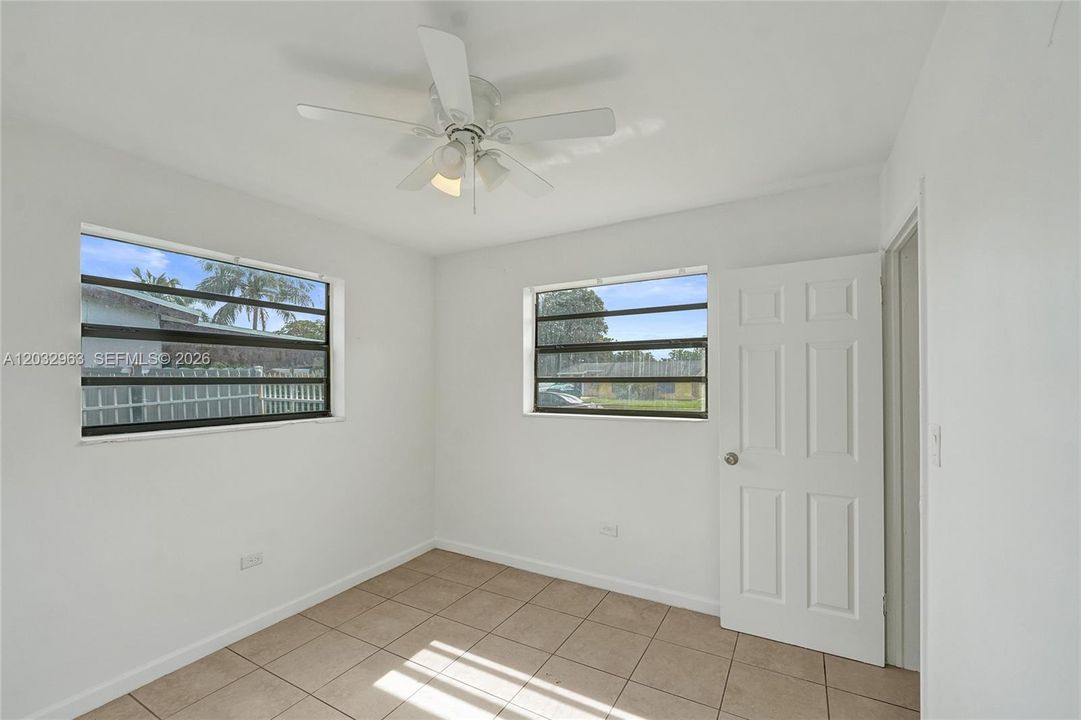 For Sale: $525,000 (3 beds, 1 baths, 1268 Square Feet)