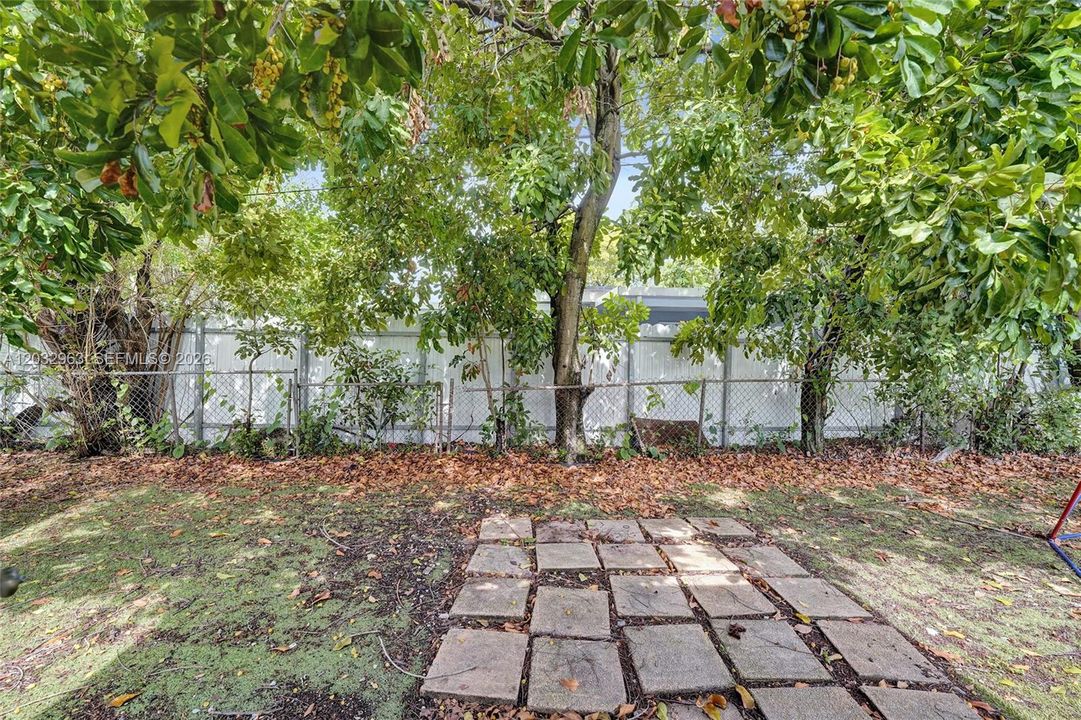 For Sale: $525,000 (3 beds, 1 baths, 1268 Square Feet)