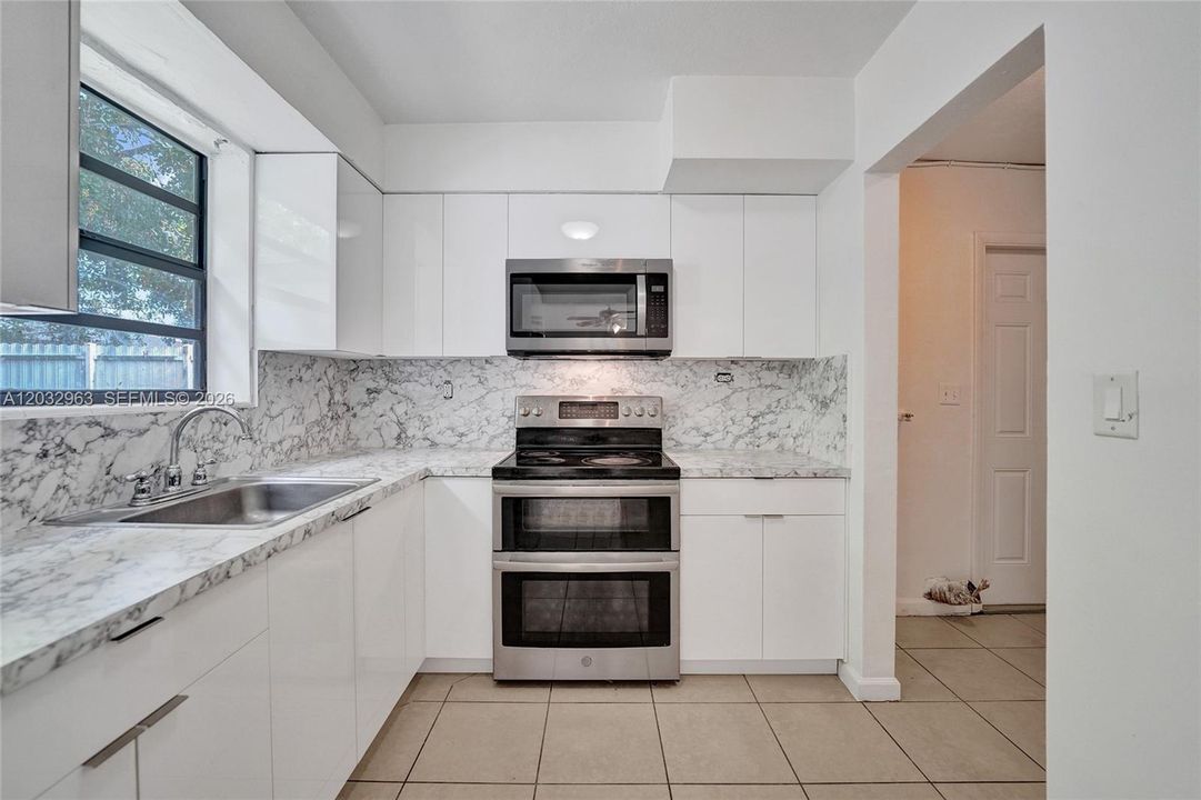 For Sale: $525,000 (3 beds, 1 baths, 1268 Square Feet)