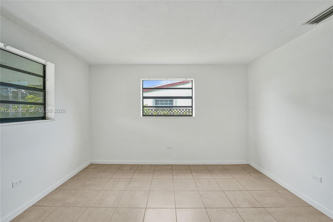 For Sale: $525,000 (3 beds, 1 baths, 1268 Square Feet)
