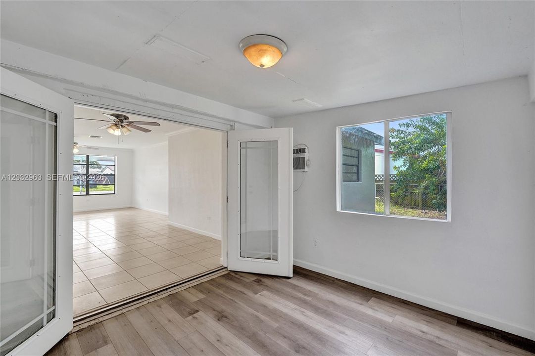 For Sale: $525,000 (3 beds, 1 baths, 1268 Square Feet)