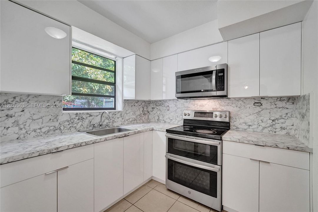 For Sale: $525,000 (3 beds, 1 baths, 1268 Square Feet)