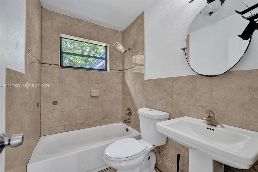 For Sale: $525,000 (3 beds, 1 baths, 1268 Square Feet)