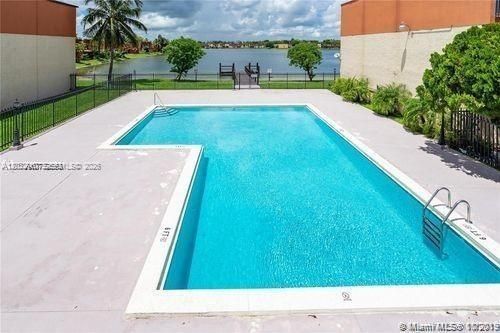 For Rent: $2,250 (2 beds, 2 baths, 1113 Square Feet)