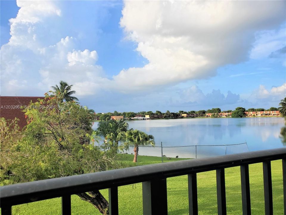 For Rent: $2,250 (2 beds, 2 baths, 1113 Square Feet)