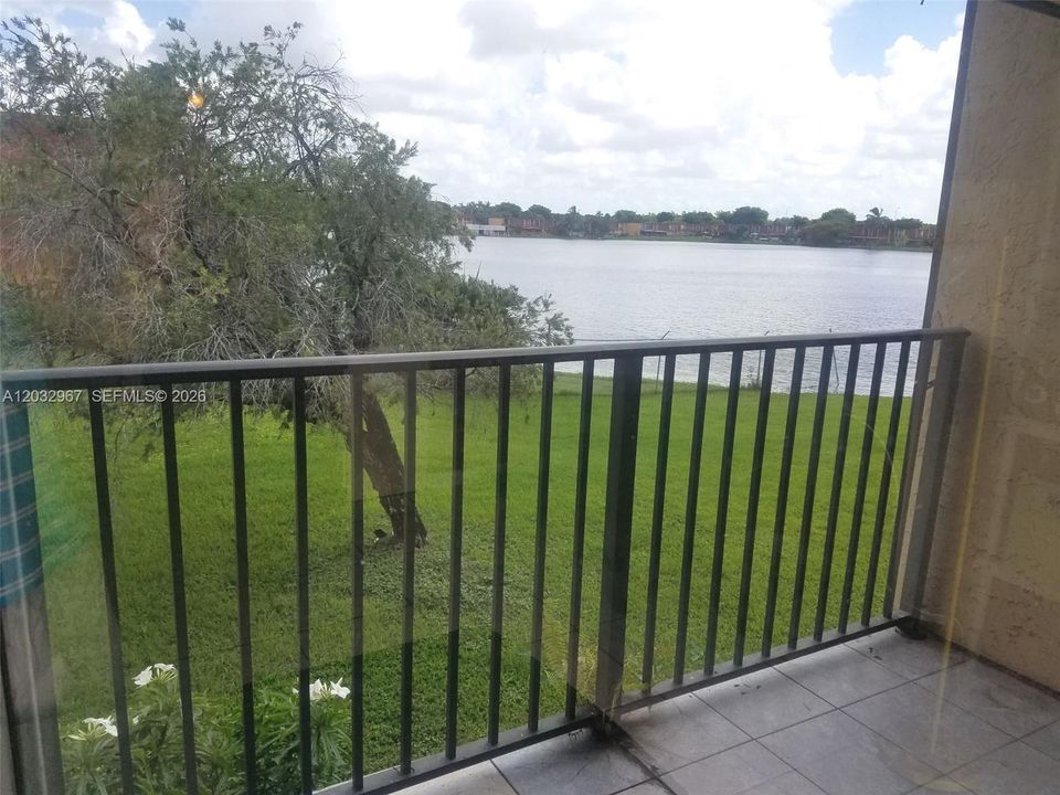 For Rent: $2,250 (2 beds, 2 baths, 1113 Square Feet)