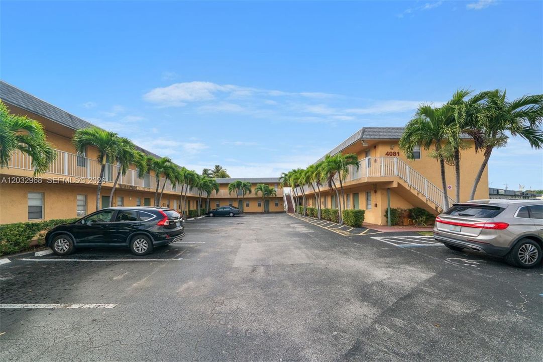 For Sale: $129,900 (1 beds, 1 baths, 412 Square Feet)