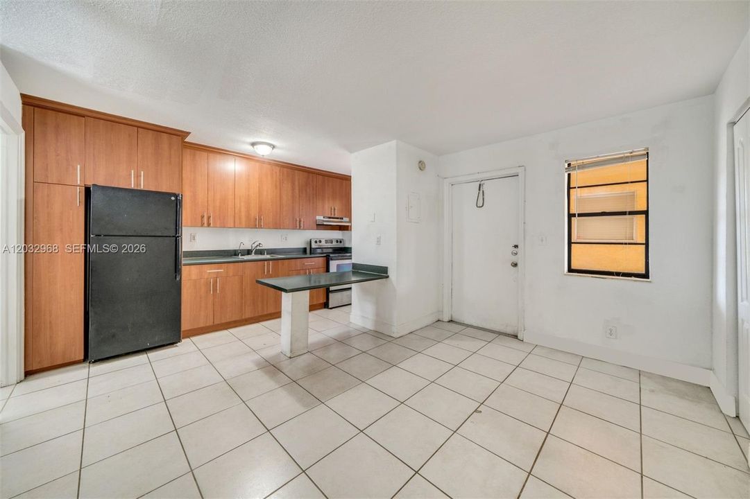 For Sale: $129,900 (1 beds, 1 baths, 412 Square Feet)