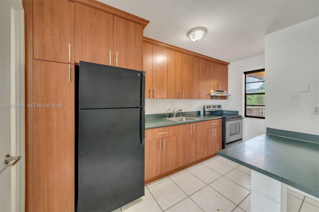 For Sale: $129,900 (1 beds, 1 baths, 412 Square Feet)