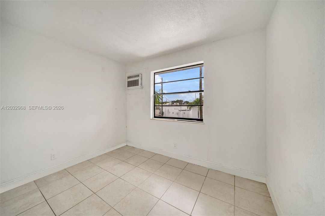 For Sale: $129,900 (1 beds, 1 baths, 412 Square Feet)