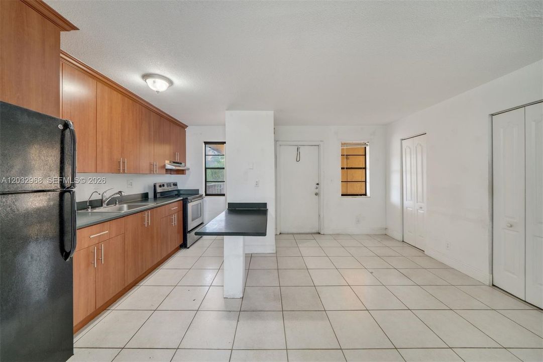 For Sale: $129,900 (1 beds, 1 baths, 412 Square Feet)