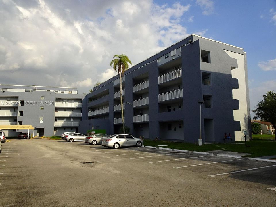For Rent: $2,100 (1 beds, 1 baths, 1149 Square Feet)