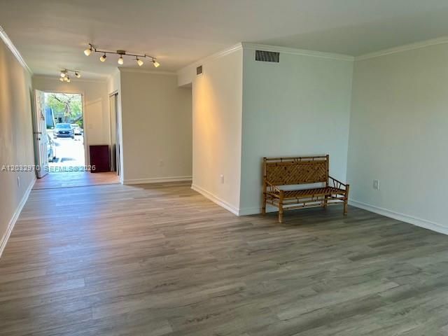 For Rent: $2,100 (1 beds, 1 baths, 1149 Square Feet)