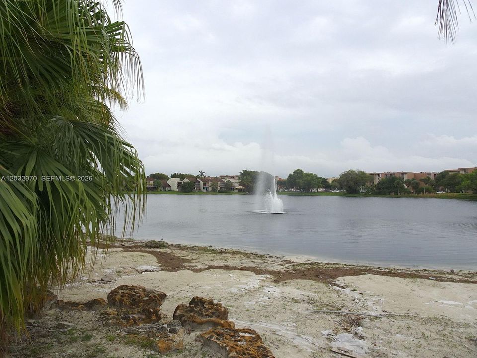 For Rent: $2,100 (1 beds, 1 baths, 1149 Square Feet)