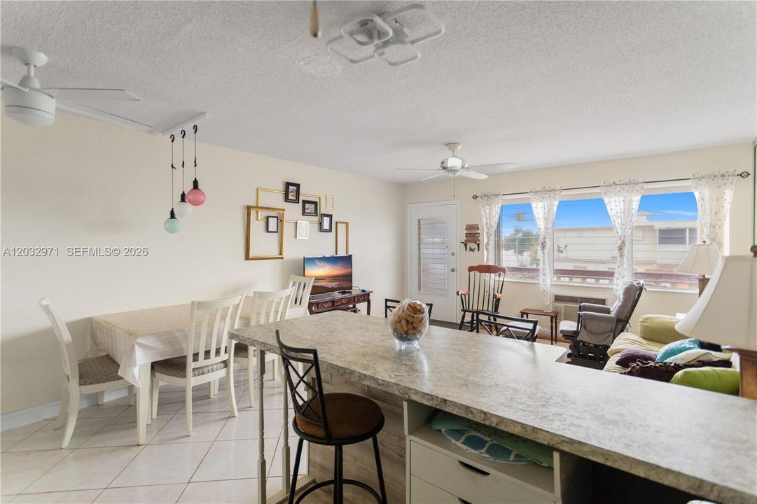 For Sale: $89,900 (1 beds, 1 baths, 625 Square Feet)