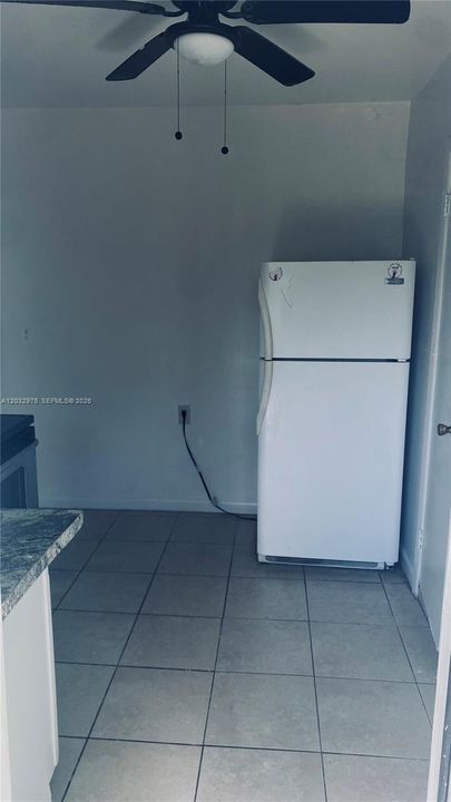 For Rent: $1,300 (1 beds, 1 baths, 1060 Square Feet)