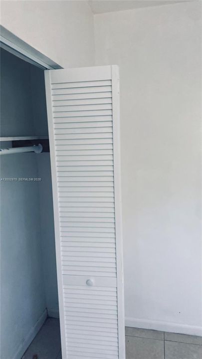For Rent: $1,300 (1 beds, 1 baths, 1060 Square Feet)
