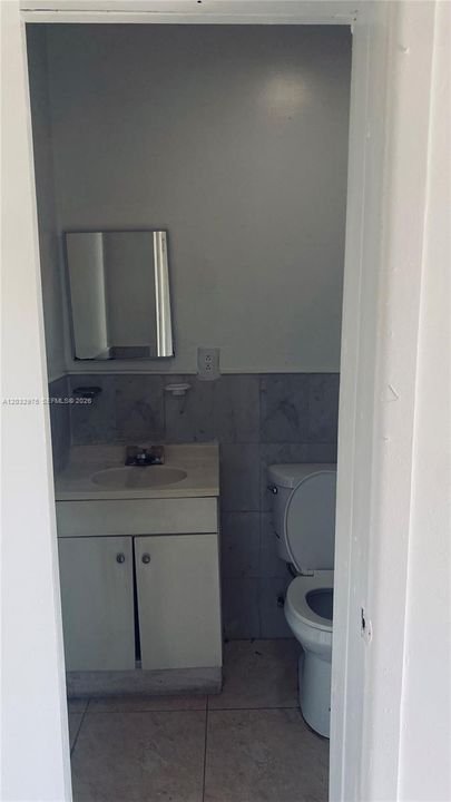 For Rent: $1,300 (1 beds, 1 baths, 1060 Square Feet)