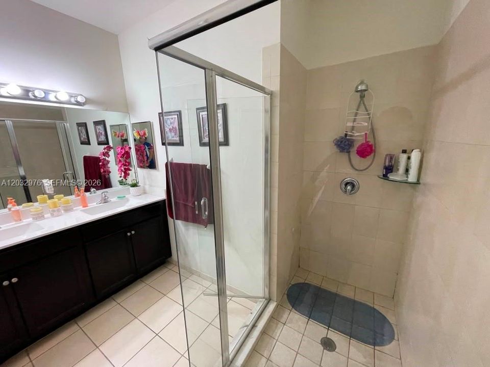 En Renta: $3,200 (4 camas, 2 baños, 1829 Pies cuadrados)